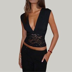 LIKE NEW VNeck Adjustable Lace Top
